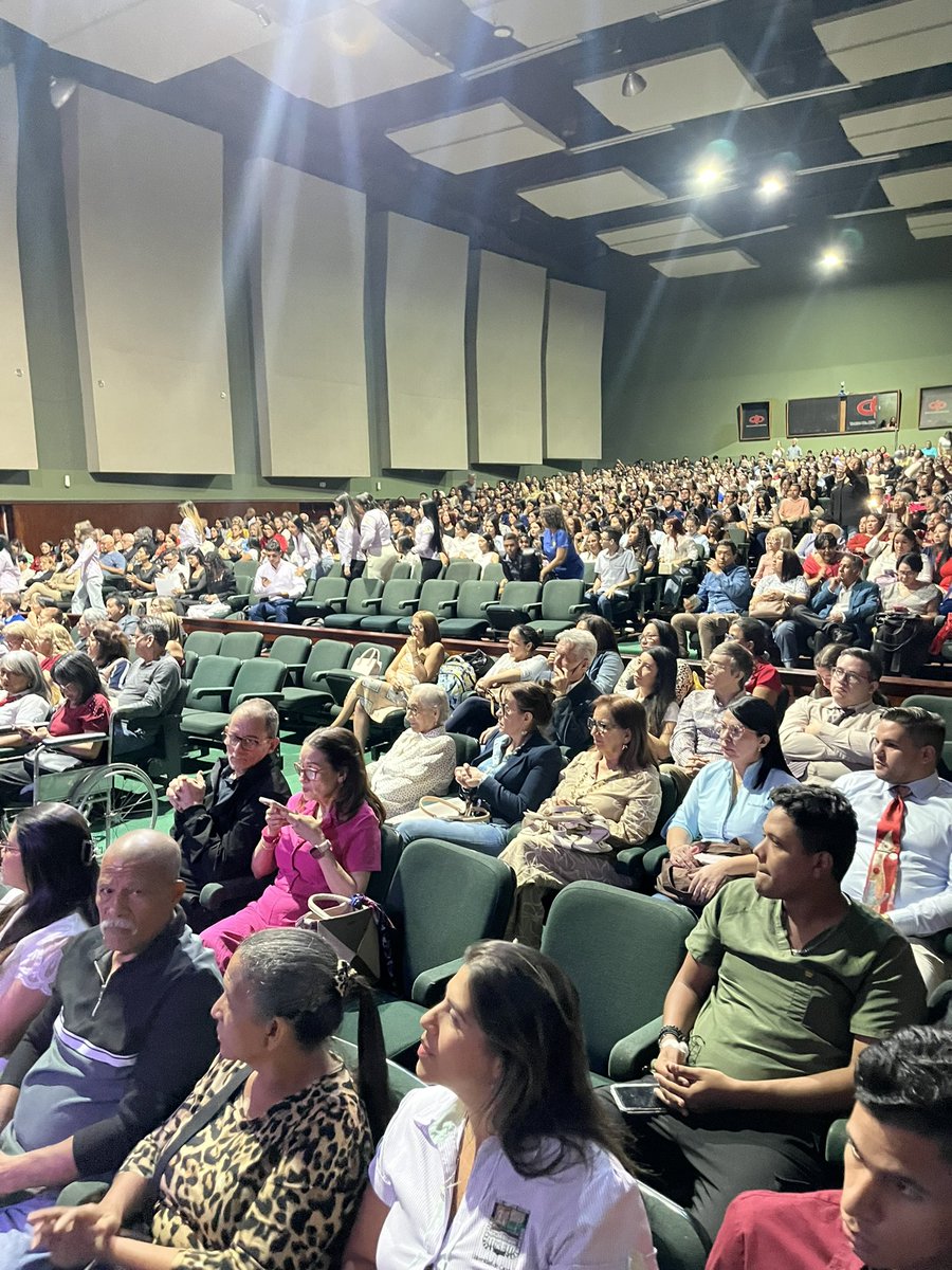#Ahora Entrega de reconocimientos al personal de la <a href="/FCS_UC/">FCS Sede Carabobo UC</a> y al talento estudiantil, en el marco de la programación navideña.