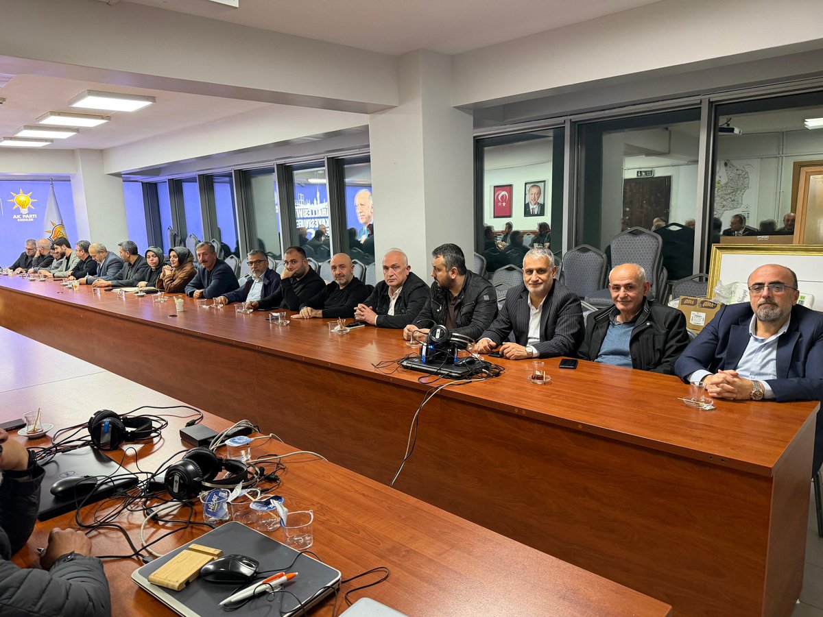 AK Parti Esenler İlçe Yönetim Kurulu olarak; İlçe Başkanımız Emrullah Erkuş’un başkanlığında ve İl Yönetim Kurulu Üyemiz Dursun Tirki’nin katılımıyla, Esenler’imizin yarınlarına yön verecek kapsamlı bir yönetim kurulu toplantısı gerçekleştirdik.

Birlik, inanç ve kararlılıkla