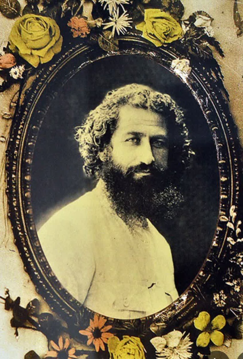 Rosha_ir's tweet image. میرزا از دل جنگل رویید؛ مثل درختی که ریشه‌هایش به غیرت بند است. نامش هنوز مثل مه صبح‌های گیلان می‌پیچه. #سردار_جنگل