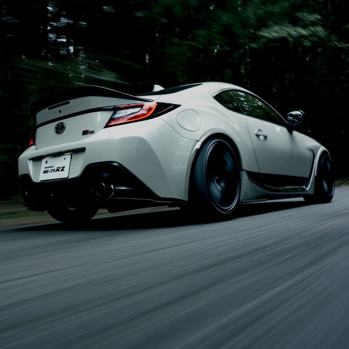 Bridgestone has launched the RE-71RZ as the latest iteration of its championship-winning Potenza tire line, offering responsive steering and extended on-track durability.

Read more here: tractionnews.com/bridgestone-la…

#Bridgestone #BridgestonePotenza #PotenzaRE71RZ #BridgestoneTires