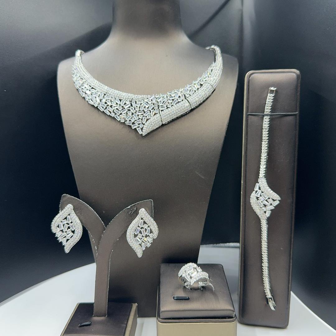 Get something beautiful gift for your mum this Xmas that will make her smile and pray for you ❤️🥹
This is luxury not your regular necklace 🌚❤️
We also have it in  different designs ✨

Normal price :N60,000
Sales price :N50,000