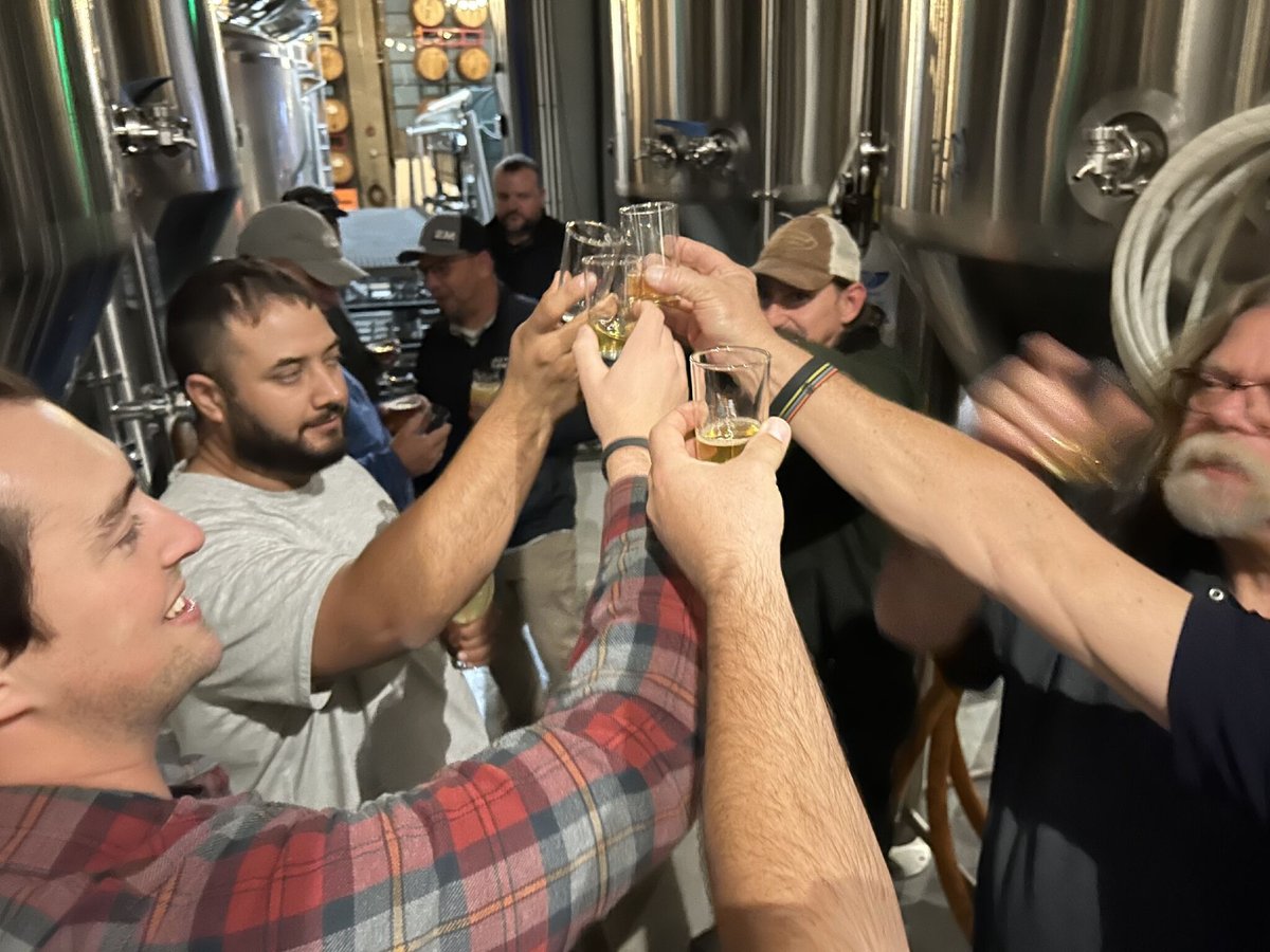 Good brews, great crew 🍻 

Throwing it back to one of our favorite HydroPoint events — can’t wait to see everyone in #NewOrleans!

#hydropoint #smartwatermanagement