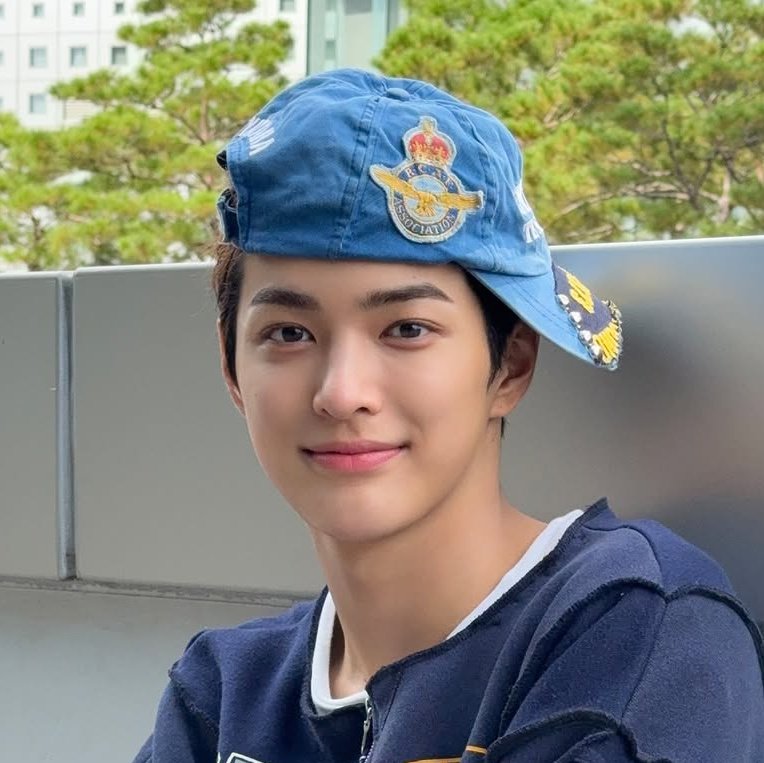 keonhomine's tweet image. The pet                             The owner