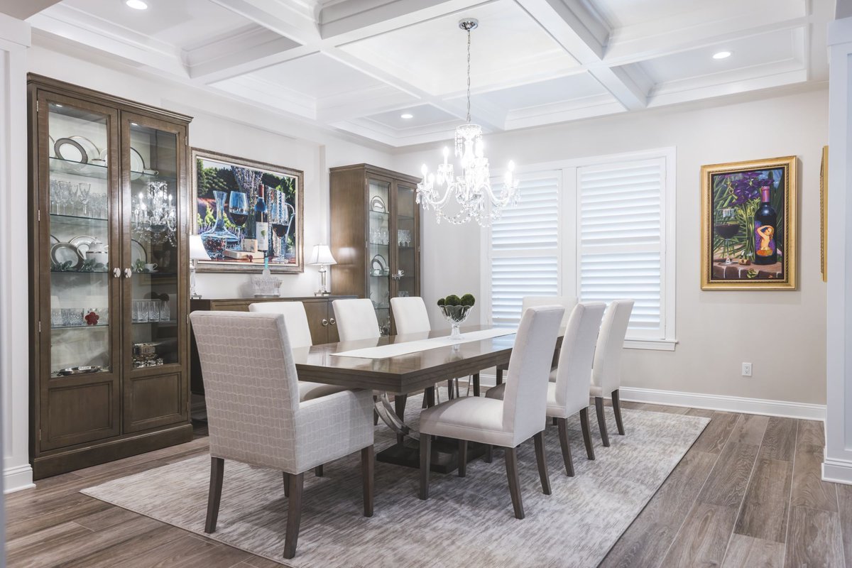 Holiday gatherings in your beautiful dining room create beautiful memories. #starrcustom #dreamdesign #dreambuilder #designbuild #custombuildersinjacksonville