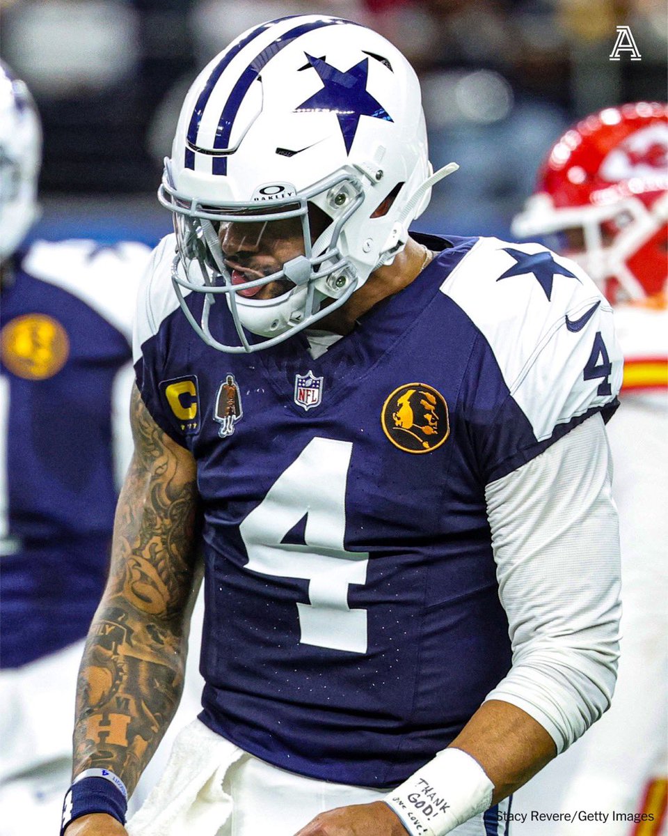 FergSZN's tweet photo. Steve Spagnuolo blitzed Dak Prescott 48% of the time on Thanksgiving

Dak wasn’t sacked once the entire game, and threw for 320 yards and 2 TDs https://t.co/faLXCTyICT