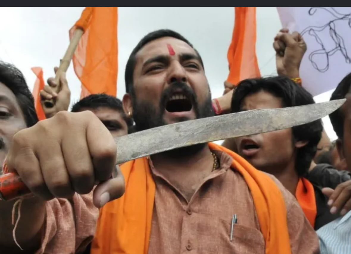 YousufRiaz86's tweet image. முஸ்லிம்கள் அப்துல்  கலாமைப் போல அமைதியாக உழைக்க வேண்டும் என்று சங்கிகள் விரும்புகிறார்கள்.

ஆனால்,    இந்துக்கள் கோட்சே போல கொலை செய்யணும், கலவரம் செய்யணும், மதவெறிவுடன் சுற்றித்திரிய வேண்டும் என்றே நினைக்கிறார்கள்.

என்ன ஒரு கிறுக்குத்தனம்.