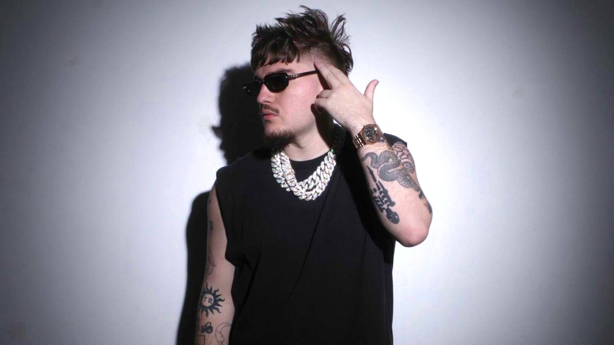 JOJI x YEAT

PIXELATED KISSES
(REMIX)

TONIGHT 🚨