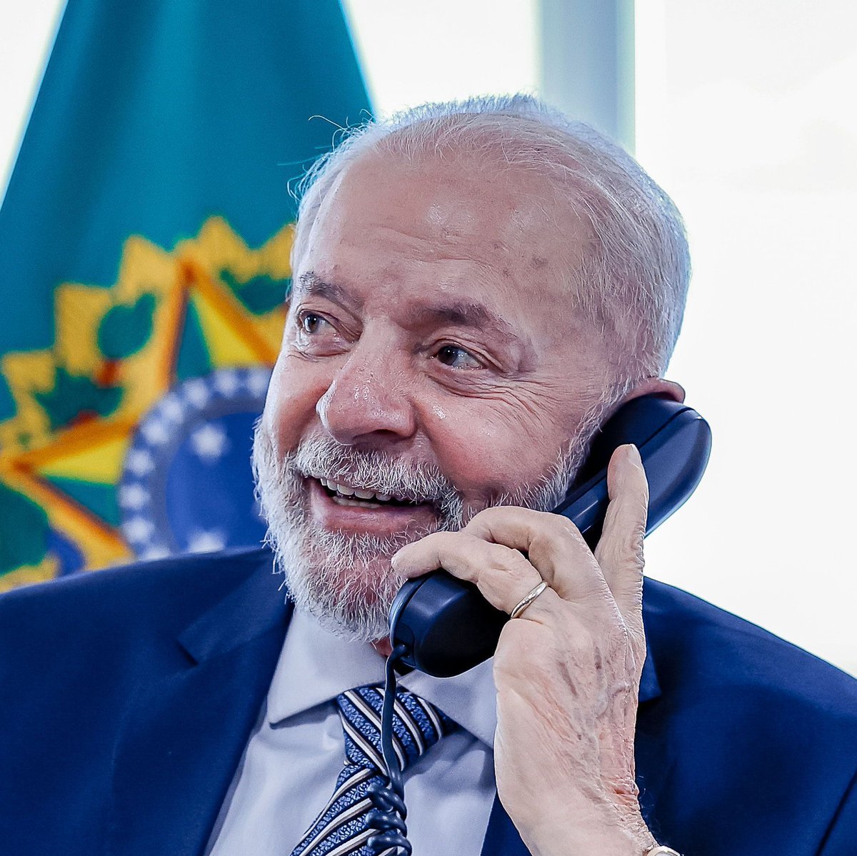 eixopolitico's tweet image. 🇺🇸🇧🇷 Donald Trump e Lula falaram ao telefone nesta terça-feira.

Os presidentes trataram por cerca de 40 minutos sobre tarifas, comércio e cooperação no combate ao crime organizado. Eles discutiram ações conjuntas contra organizações criminosas e Trump disse estar “totalmente…