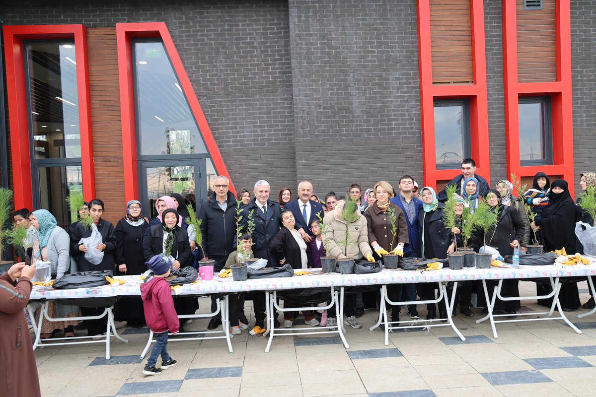 📍#Gebze

Yüreğimizi,emeğimizi, merhametimizi ortaya koyduğumuz ve kimseyi geride bırakmayan bir toplum idealimizi yeniden hatırladığımız özel bir gün,
#3AralıkDünyaEngellilerGünü vesileyle, <a href="/Akparti/">AK Parti</a> Gebze İlçe Kadın Kolları Başkanım ve değerli ekibinin düzenlediği,özel