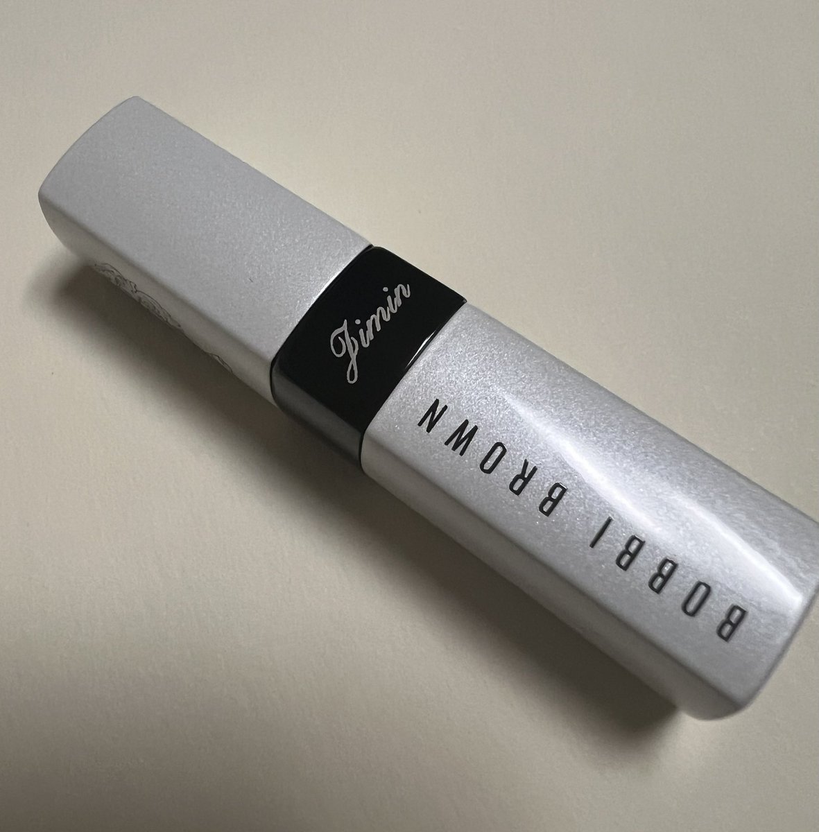 tani24437199's tweet image. 届いてたっ！早いっ！
JIMINの刻印もいいかんじ🤩
明日から愛用しまっす😎
#Bobbibrown  JIMIN #지민 ジミン