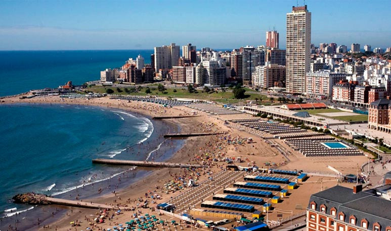 Imagen_Arg's tweet photo. La costa atlántica argentina ofrece diversos lugares para disfrutar la playa, relajarte en la arena y sentir el sol. Al gunos destinos imperdibles 👇 (hilo) https://t.co/HOBgIrCssS