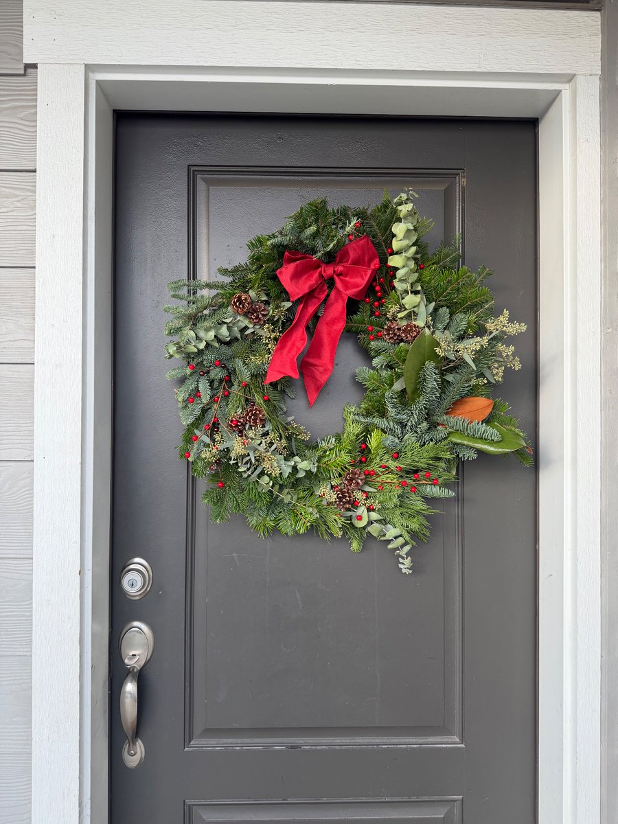 ElizabethMayJ's tweet photo. @instagram wreath making and pine sprite https://t.co/P828k6IH36