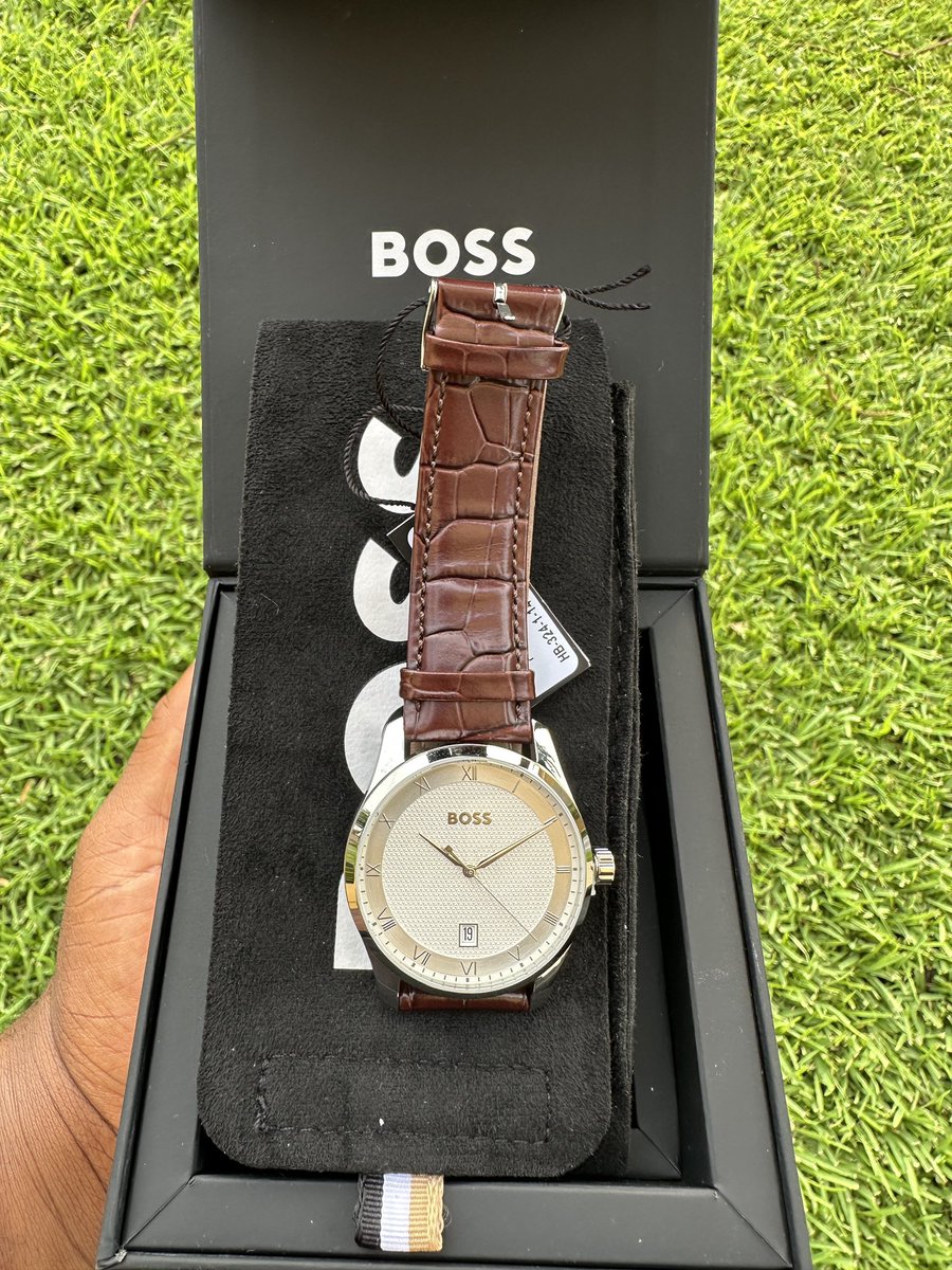 god_swayy's tweet photo. HUGO BOSS PRINCIPLE WATCH
🚨¢3000
☎️0242375533 https://t.co/y8NyaUBqjs
