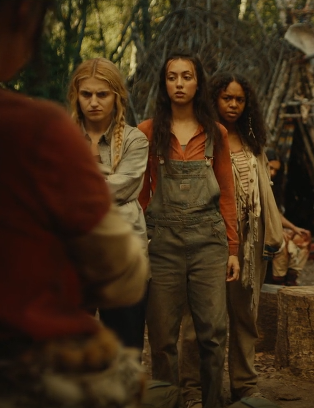 extrajackets's tweet photo. #yellowjackets #extrajackets #melissa #robin #britt https://t.co/RxhjHPN7J2