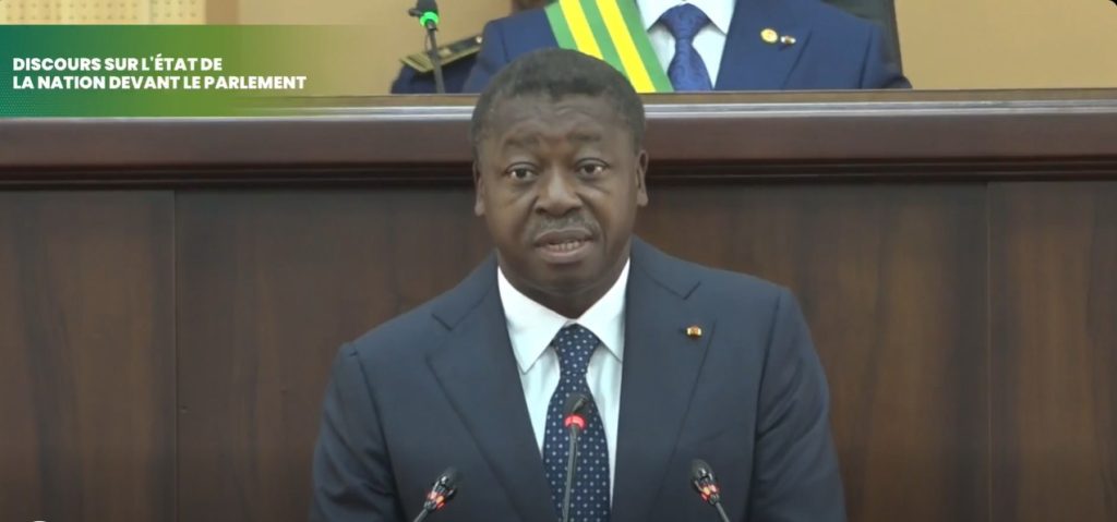 #Togo : Faure Gnassingbé a prononcé son premier discours en tant que président du conseil des ministres devant le parlement réuni en congrès.

Un discours de propagande en déphasage complet avec la réalité quotidienne des Togolais.
3 phrases illustrent bien cette situation.

«