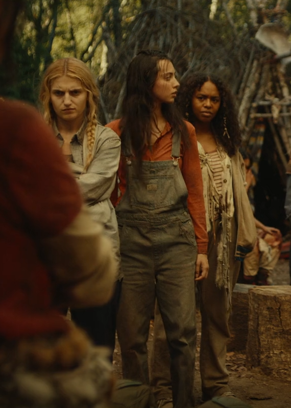 extrajackets's tweet photo. #yellowjackets #extrajackets #melissa #robin #britt https://t.co/RxhjHPN7J2
