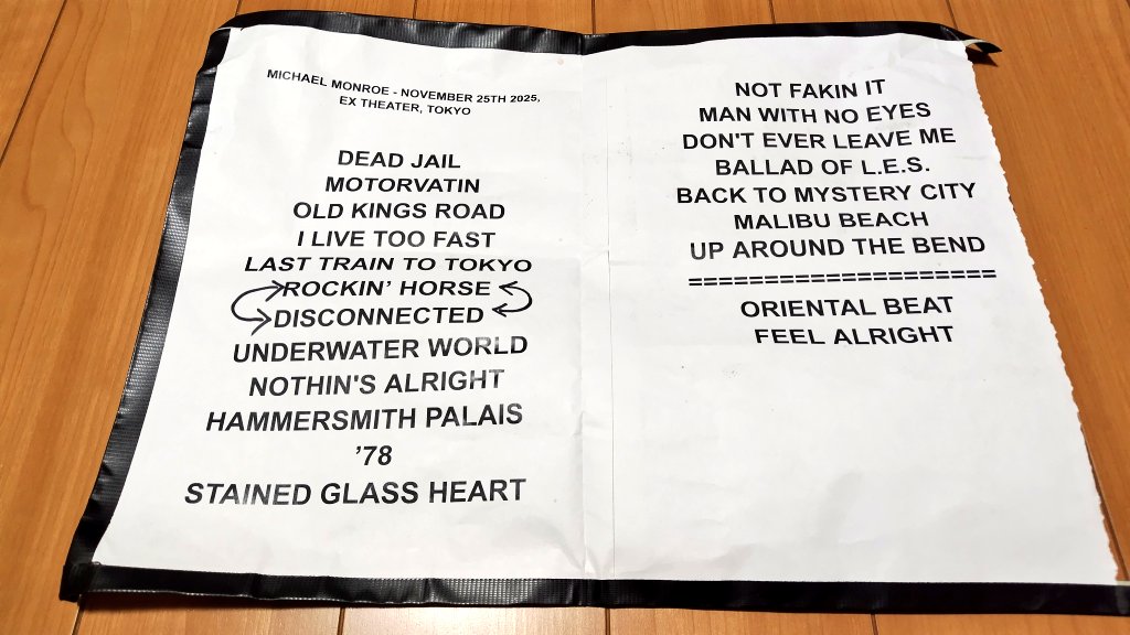 82sara82's tweet image. ANOTHER～の時が初見だったけど(20年前！えっ！)その頃から全く変わりないスタイル♪カッコ良いよなー！アルバム出来たら来日してほしいなー！謎の勢いでちょっと変なTシャツ買っちゃったので来日して早く着させてー！(Aデザイン 笑)アルバムも楽しみだなー＼(^^)／ #Michaelmonroe