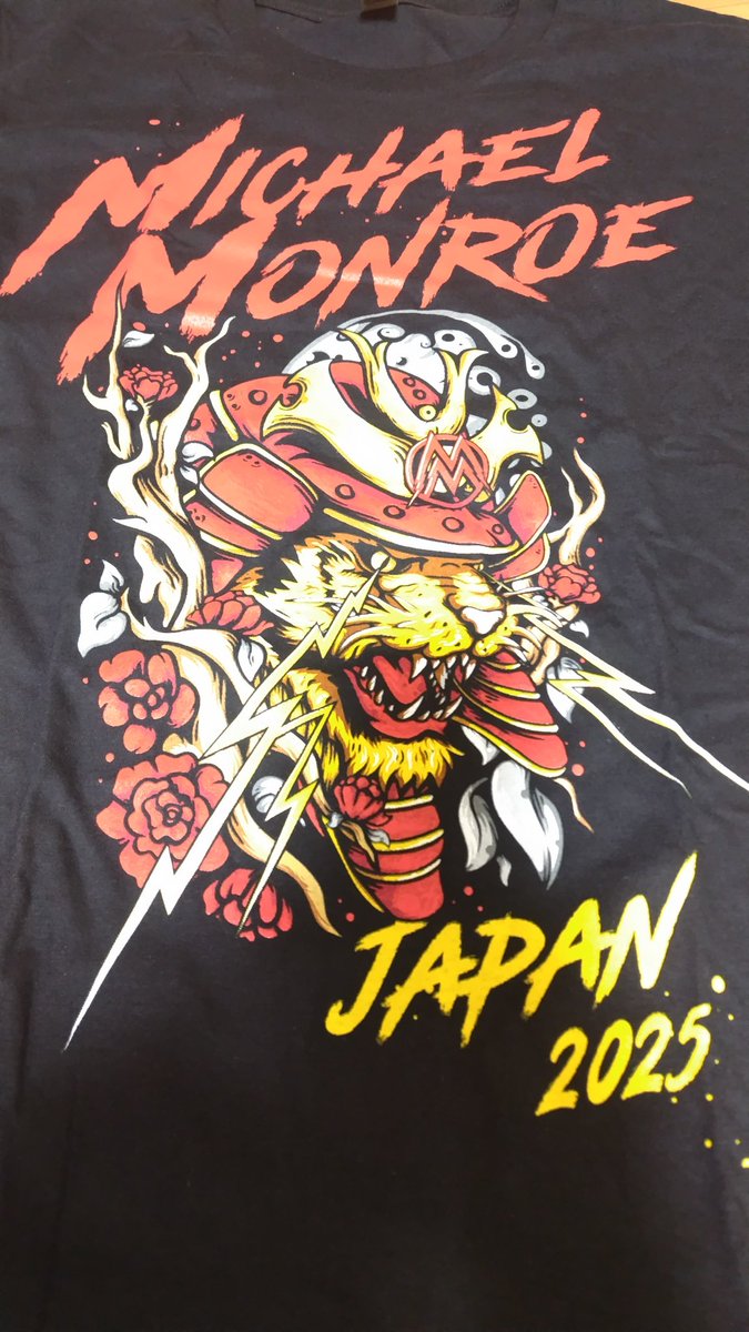 82sara82's tweet image. ANOTHER～の時が初見だったけど(20年前！えっ！)その頃から全く変わりないスタイル♪カッコ良いよなー！アルバム出来たら来日してほしいなー！謎の勢いでちょっと変なTシャツ買っちゃったので来日して早く着させてー！(Aデザイン 笑)アルバムも楽しみだなー＼(^^)／ #Michaelmonroe