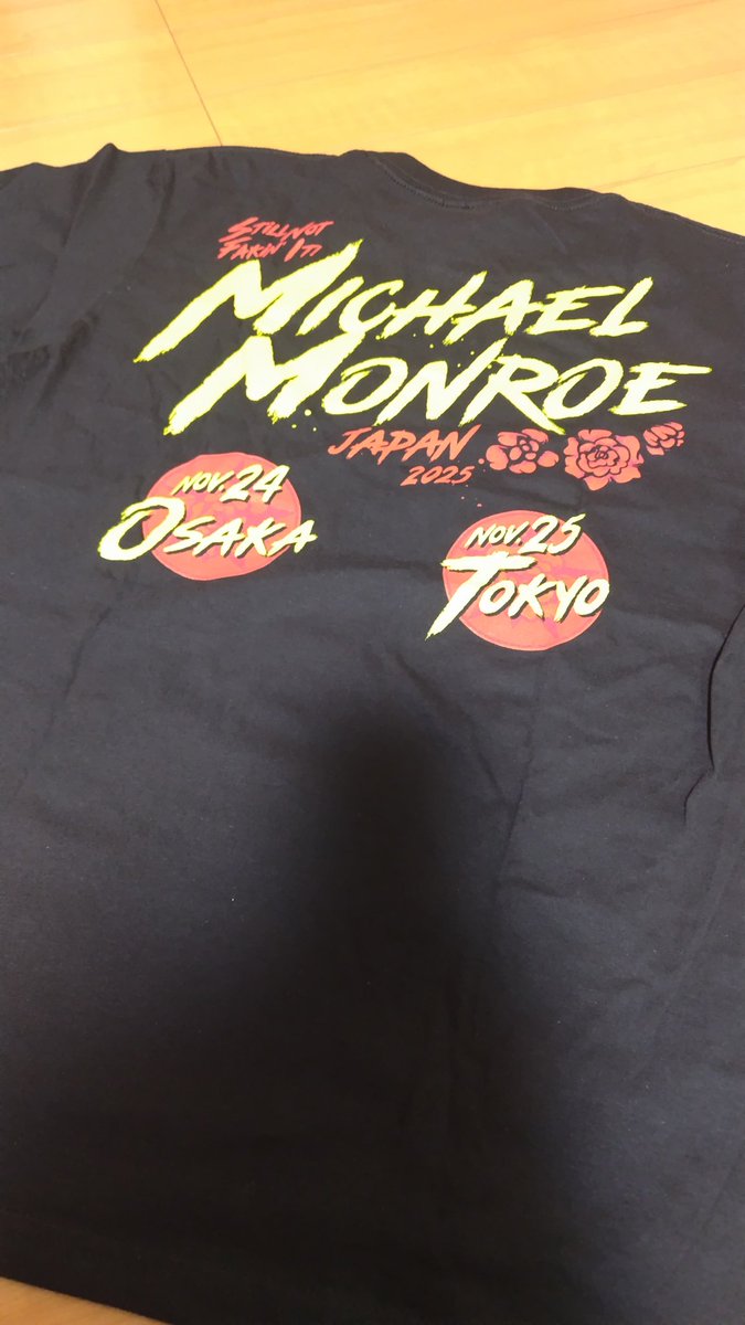 82sara82's tweet image. ANOTHER～の時が初見だったけど(20年前！えっ！)その頃から全く変わりないスタイル♪カッコ良いよなー！アルバム出来たら来日してほしいなー！謎の勢いでちょっと変なTシャツ買っちゃったので来日して早く着させてー！(Aデザイン 笑)アルバムも楽しみだなー＼(^^)／ #Michaelmonroe