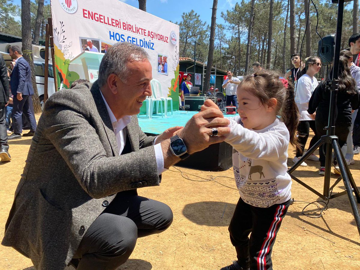 cetinkaya_salim's tweet photo. Yıllardır engelli bireyler için çalışan Cumhurbaşkanımız Sayın @RTErdogan ’a teşekkür ederiz. #EngelsizHizmet

@abdullahozdemir https://t.co/wKkEDjBF6S