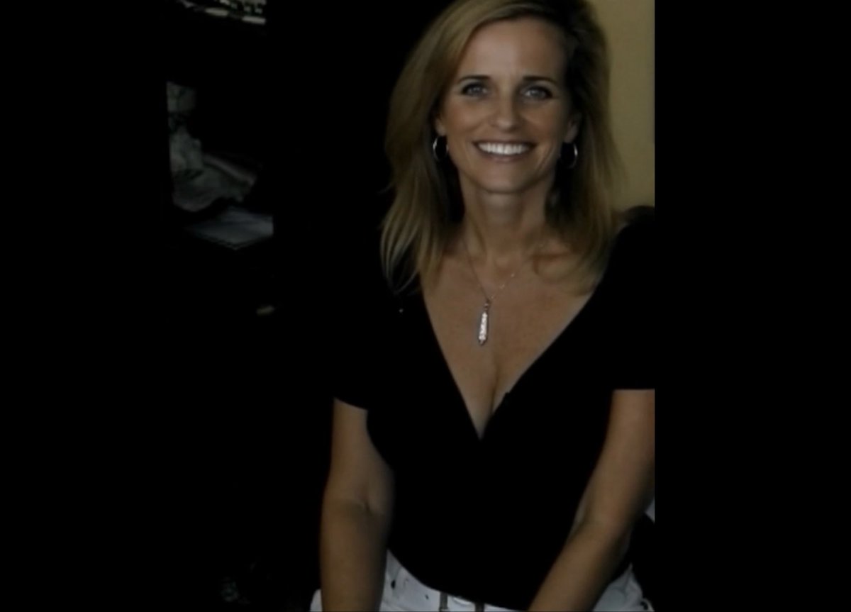 MerileeSullivan's tweet image. My beautiful sister saw that I was upset at doing an extraction on a beautiful 26 year old girl. She stepped up, wrote the bill off and scheduled a free bridge for her 😭❤️. Losing a tooth will cause her other teeth to become loose. #problemsolved #proudsisterhere