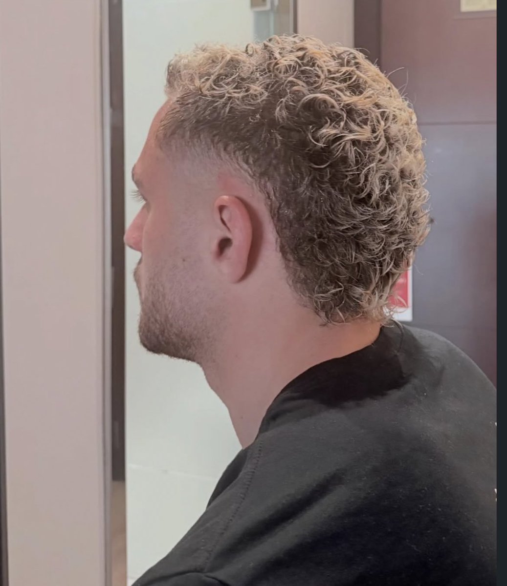 boyatmadığı için eli ayağı titriyo eminim ama böyle o kadar güzel ki yaptırmaz umarım