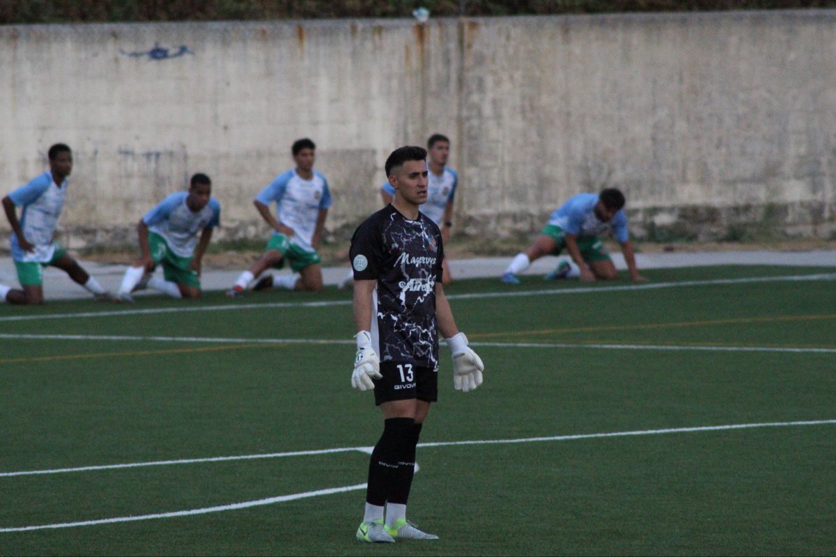 MORALO_CP's tweet photo. 🎉🧤 ¡Feliz cumpleaños, portero! 🧤🎉

Hoy celebramos el cumpleaños de nuestro muro bajo palos, Jesús Navajas. Gracias por tu trabajo diario, tu compromiso en cada entrenamiento y por dejártelo todo en cada partido defendiendo nuestro escudo con orgullo.

¡Disfruta de tu día, crack! 💚⚽🥅