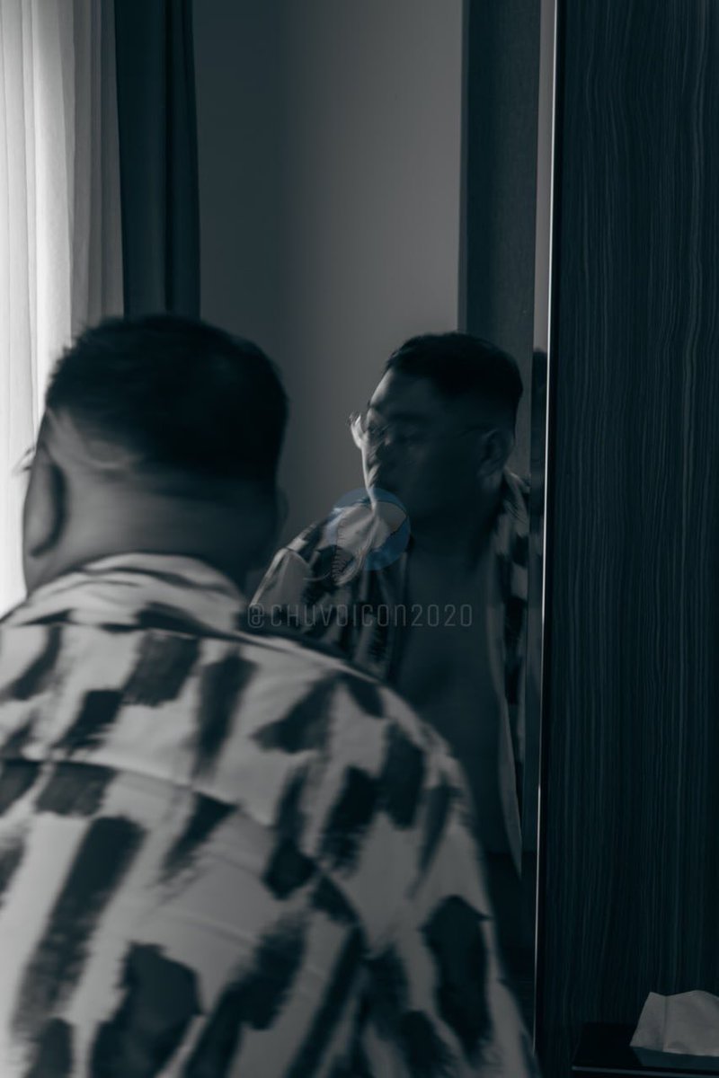 chuvoicon2020's tweet image. Lỡ cả đời này không rực rỡ thì sao?