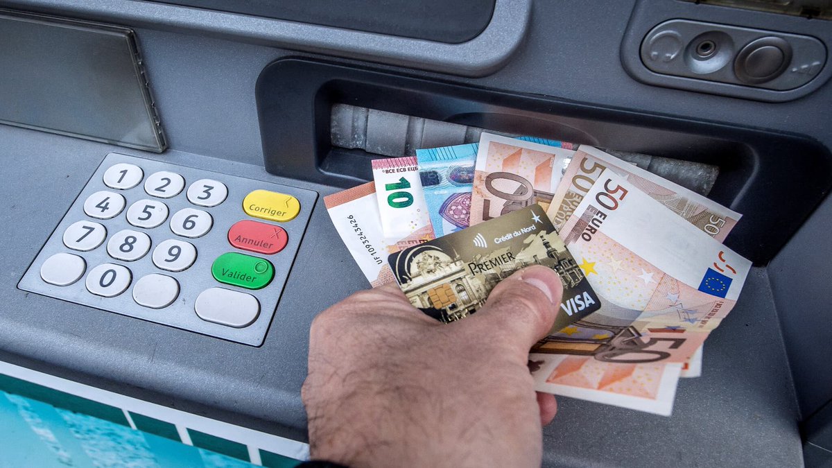 Malgré une pétition qui s'y oppose, le gouvernement va déposer un projet de loi sur le durcissement des règles du découvert bancaire
l.bfmtv.com/JMC7