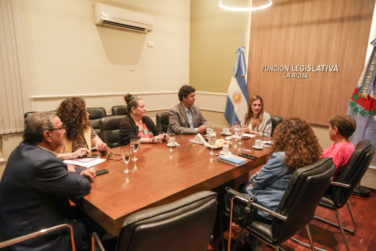 Nos reunimos con la organización del X Encuentro Internacional de Economía de las y los Trabajadores, realizado en noviembre en nuestra provincia.

Recibimos los proyectos debatidos durante el encuentro y nuevas propuestas para seguir fortaleciendo el sector en La Rioja.