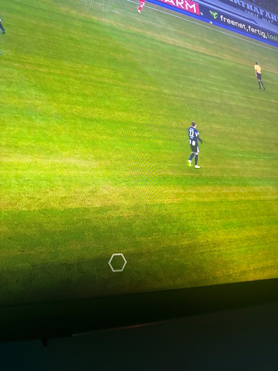 Team von <a href="/SkySportDE/">Sky Sport</a> bzw. <a href="/SkyDeutschland/">Sky Deutschland</a> 
Warum ist da so ein Schleier auf dem Bild bei #BSCFCK?