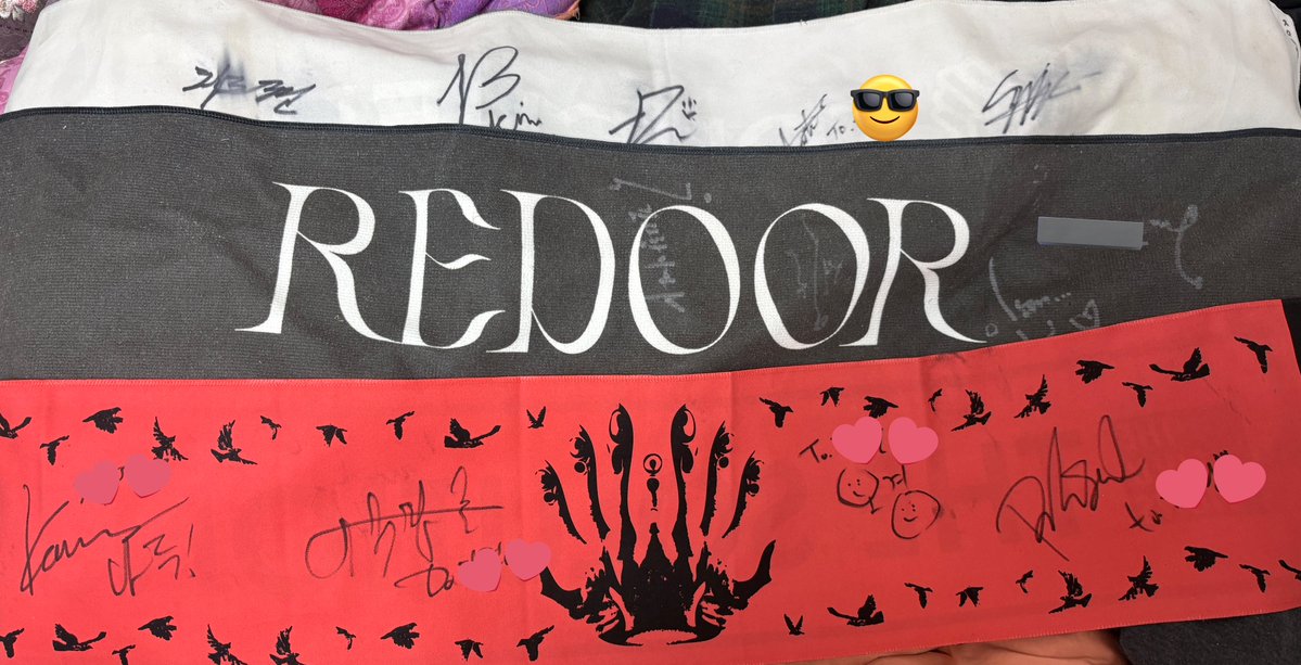 CcC_mong's tweet image. 밴덕 3년차에 싸인슬로건 3개 됬습니다👍