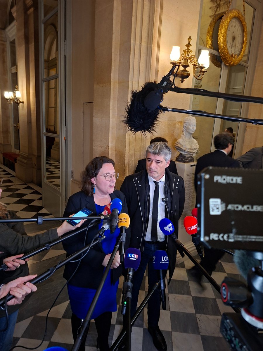 Rencontre entre les verts et S. Lecornu
"En l'état il manque 4 milliards dans le Plfss pour la santé, on n'acceptera pas le doublement des franchises et nous voulons une hausse de la CSG patrimoine. Mais nous n'avons pas encore d'engagement du P.ministre" dit Cyrielle Chatelain