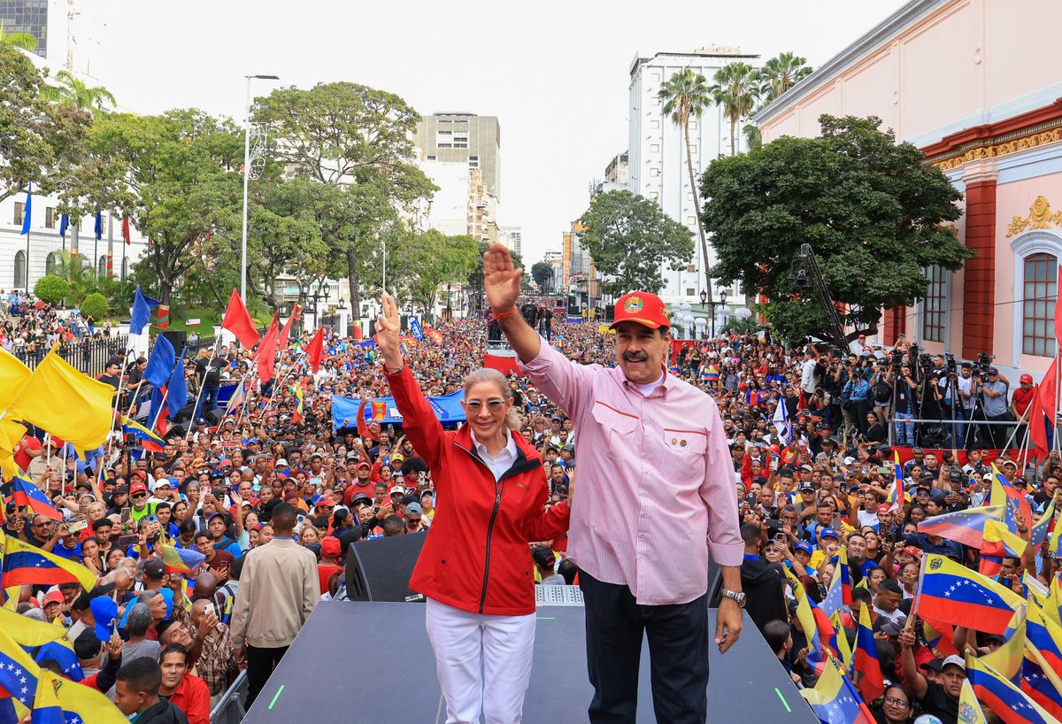 JoseSalPSUV's tweet photo. @ecoschavez18 @NicolasMaduro @Herensugea_ @LaBunkeT @adelso_car #2Nov
A los venezolanos víctimas del supremacismo Yankee #LaPatriaLosRecibe porque a pesar de las Narcos Agresiones Imperiales #VenezuelaSigueEnPaz.
¡EN NUESTRO ESPACIO AÉREO, MANDA VENEZUELA! no @realDonaldTrump!
@PartidoPSUV
@dcabellor
@YriadS
#UnLeashDracarys🔥🐉 https://t.co/PwYeyEyvf2