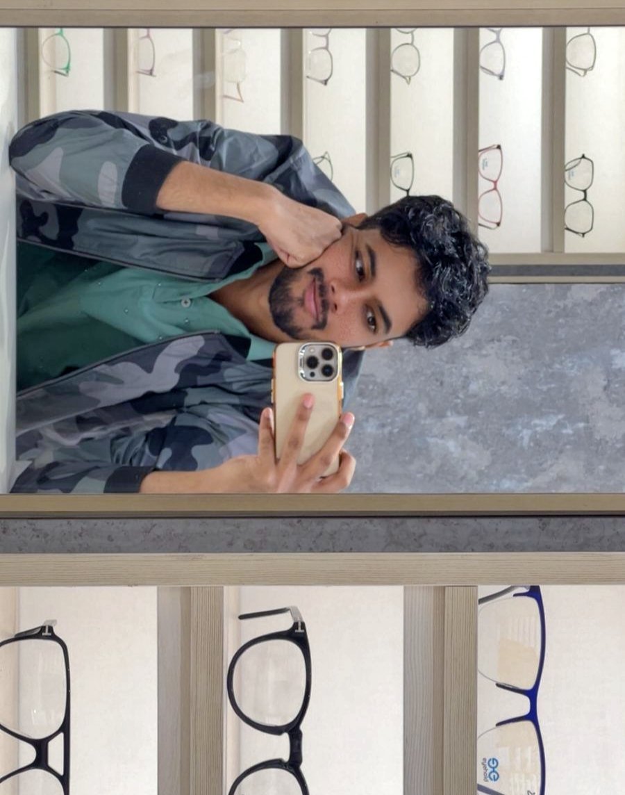 amarjg's tweet photo. aaine ki nazar lag na jaye kahin https://t.co/lugcumU1qv