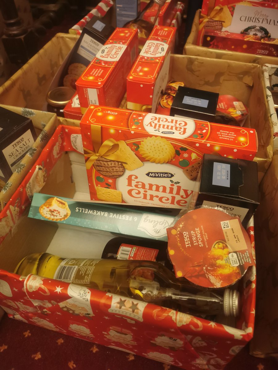 QVSchool's tweet image. Well done #TeamQVS
A fabulous effort to support the #Community ❤️💛💚✨
Hampers are all finished and ready to be delivered to the Community 🎁❤️🎁💛🎁💚
#TogetherWeAreQVS
#Dunblane
#MakeADifference