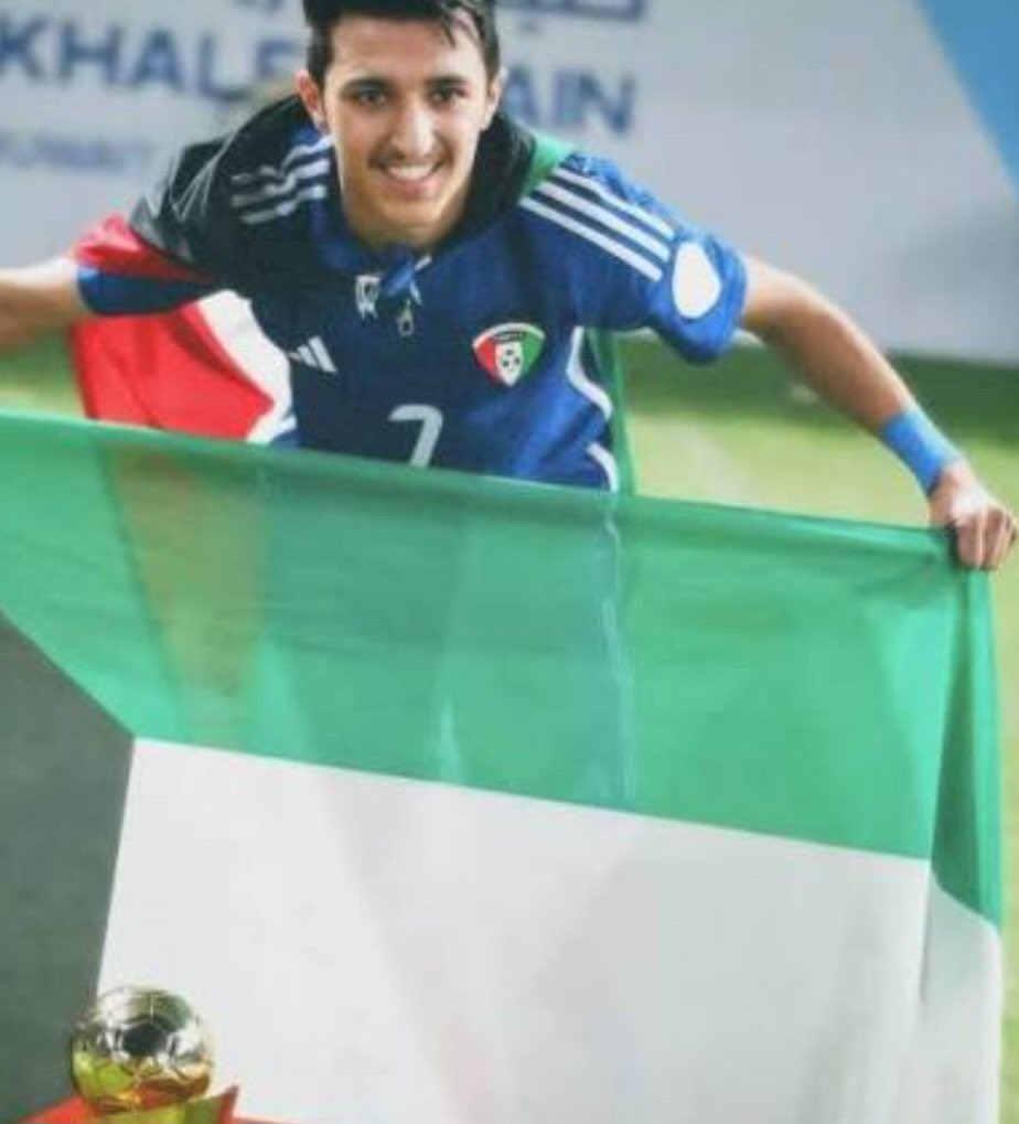 البطل المقاتل الفنان محمد دحام
انت بطل وكنت احد نجوم المباراة
وانت من صنعت الهدف الوحيد💙🇰🇼

هذي كرة القدم ، مباراة مو مكتوب
للمنتخب الفوز فيها ، المنتخب
وراه مباراتين مهمتين ، اتمنى عدم
القسوه على اللاعبين قدمو مباراة كبيره

#الكويت_مصر
#منتخب_الكويت