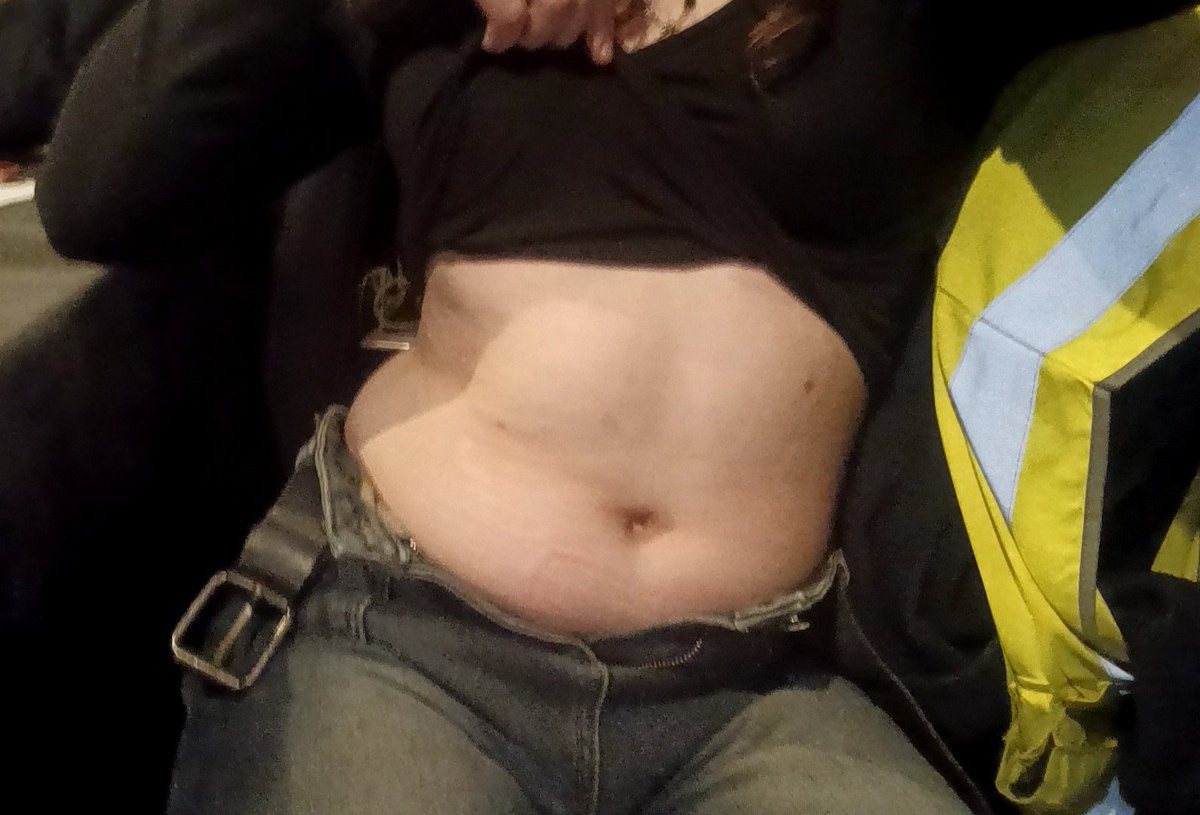 stupiddeadgrrrl's tweet image. Tummy Tuesday but it&apos;s a pic from when my friends fed me then I had another meal at home plus dessert plus heavy cream 😇