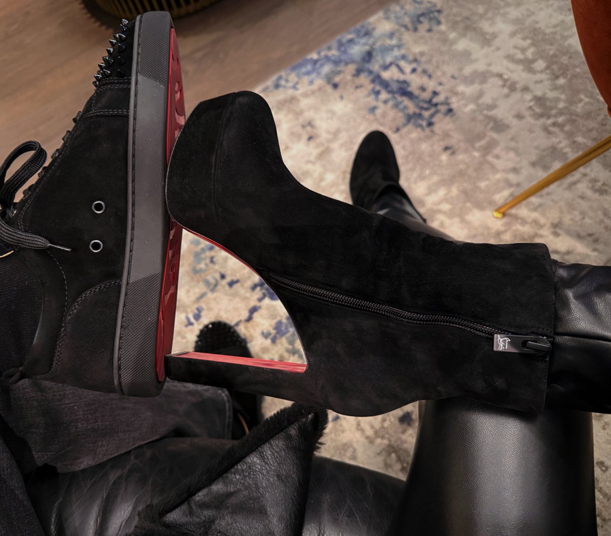 Mistress_Zahra's tweet image. Dusk over the city, latte macchiato within reach.
Beef carpaccio to start, matching soles for the perfect rhythm – before you surrender.
Meet me for a discreet dinner to lay the foundation for your submission.
Who's ready for a FLR ?

#DinnerDateVibes #SkyBar #DominatrixStyle…