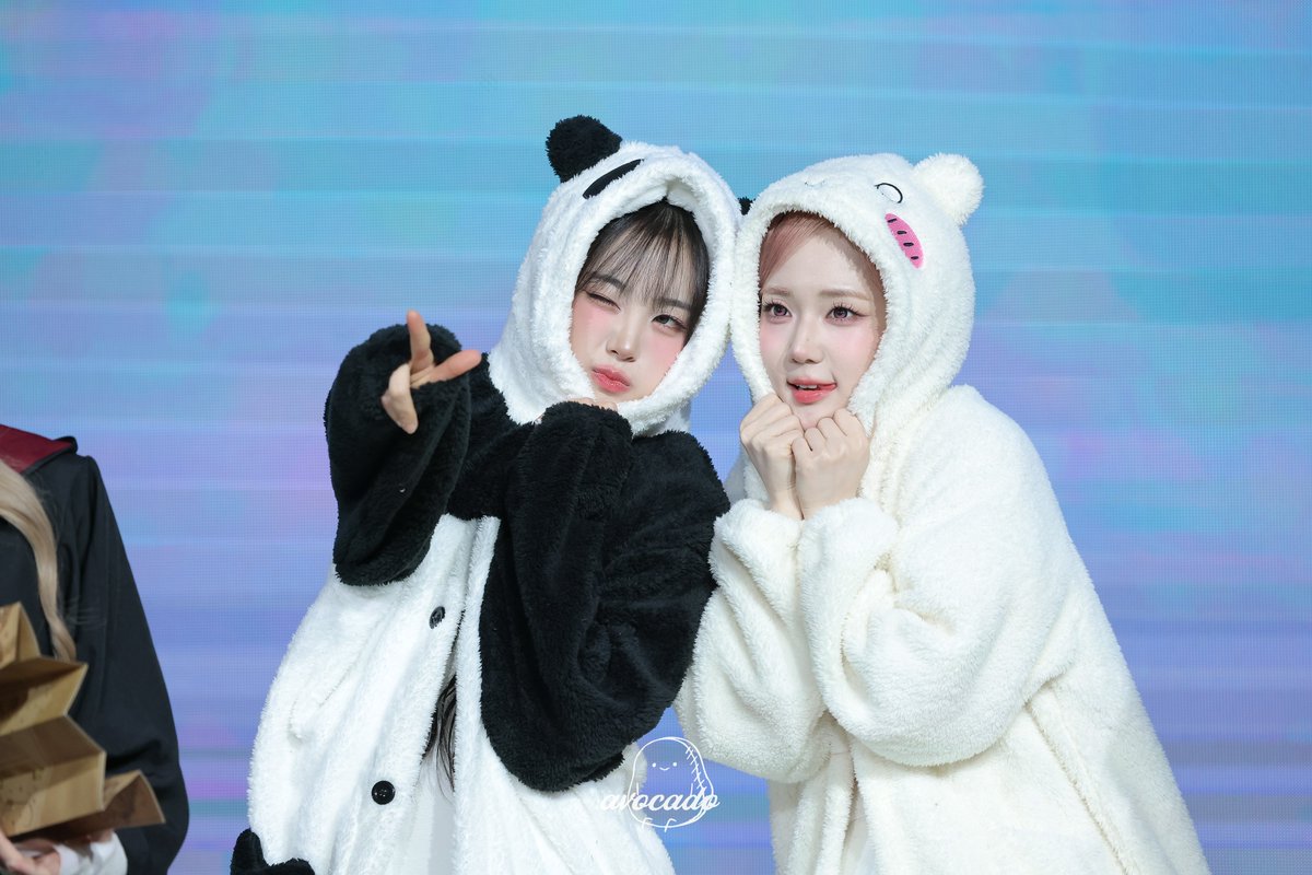 251130 
너무 귀여워 🥹🥹
#트리플에스 #서연 #지연 
#tripleS #Seoyeon #Jiyeon