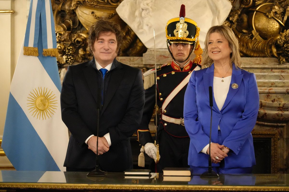 Monteoliva asumió Seguridad y promete “doctrina Bullrich recargada” 5 El Presidente de la Nación, Javier Milei, le tomó juramento a la nueva Ministra de Seguridad Nacional, Alejandra Monteoliva. Continúa la doctrina de Seguridad y Orden.