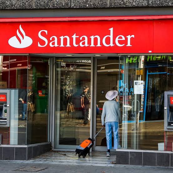 r1chardf1tzg3r1's tweet image. SCANDAL 
@wesstreeting Disincentivizes NHS Hiring #GPs 

It Should Not Take A BANK 

To Give Patients Access To A #GP 

24/7 via @santanderuk EDGE EXPLORER 
Account 

santander.co.uk/landing/curren…

@SKinnock 

@BMA_GP @MartinSLewis @WhichUK 
@EdConwaySky @paullewismoney @LabourList
