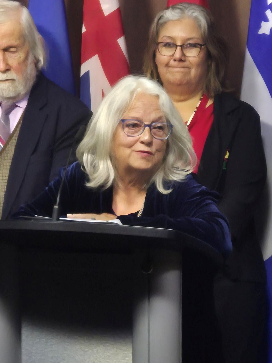 patbonin's tweet photo. Le fédéral transporte en secret des déchets nucléaires hautement radioactifs vers #ChalkRiver, tout près de la source d’eau potable de millions de Québécois. https://t.co/OW5x86eaHN
C’est irresponsable. On exige l’arrêt immédiat.
#polcan #BlocQc #nucléaire #déchetsradioactifs https://t.co/JrRkzJFBao