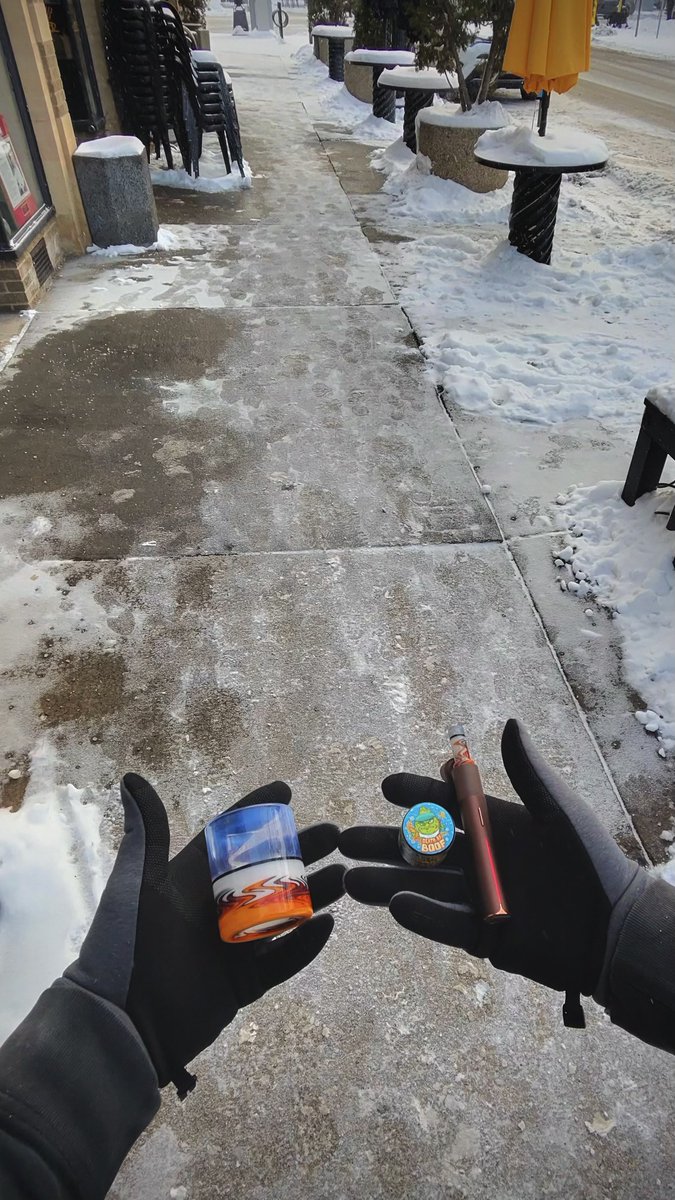 sinsemillaville's tweet image. how I pull up to the cinnamon bun shop ☕️🍯🖤