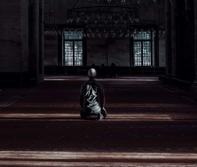 adabsher1's tweet photo. "وإني أشتكي لله منّي
فيا ربي ويا سندي أعنّي
أجرني من هوى نفسي فإني
أتُوب إليك من طبع التمنِّي
ولي طمعٌ بعفو مِنك عنّي
ومغفرةٍ تجاوز حسن ظنّي" https://t.co/awmdDDf2pD