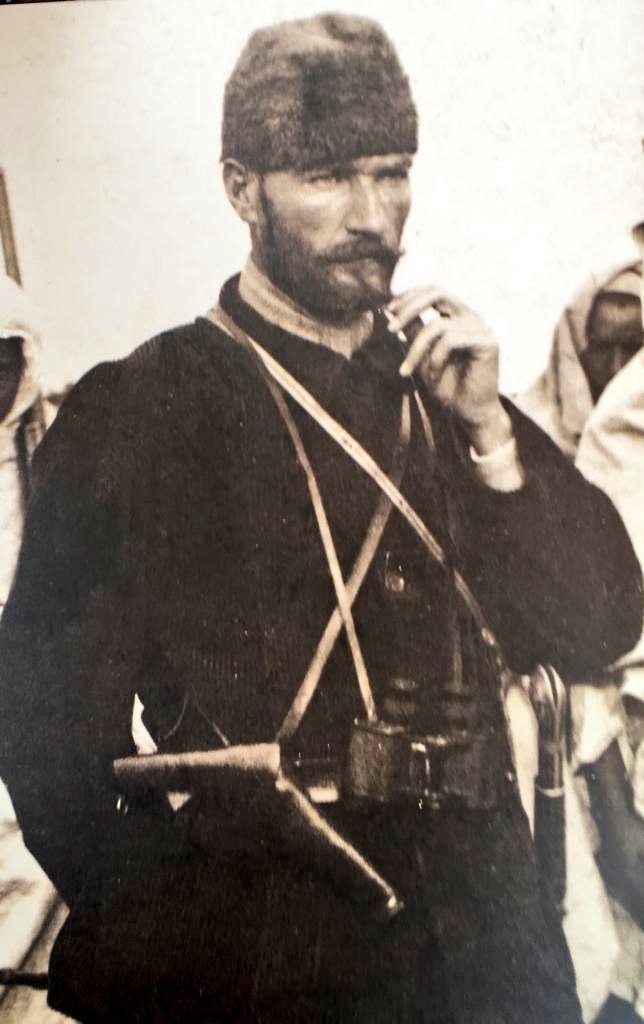 "Vatanın bağrına düşman
dayadı hançerini,
yok imiş kurtaracak
bahtı kara maderini."
#NamıkKEMAL ✍️

"Vatanın bağrına
düşman dayasın hançerini,
bulunur kurtaracak
bahtı kara maderini."
#MustafaKEMAL 🇹🇷...🌄

#NamıkKemal 'den
#MustafaKemal 'e uzanan çizgi
VATAN ve HÜRRİYET
<a href="/SMEYDAN/">Sinan Meydan</a>