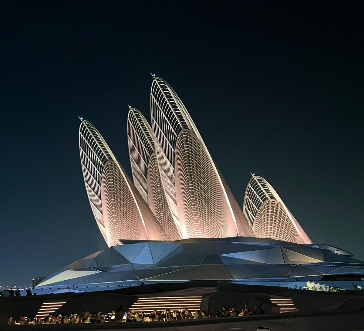 فقرات تحمل الفخر .. كلمات من ذهب .. قصة وطن رسمه زايد وإخوانه .. 
كان ذلك حفل عيد الاتحاد .. 
فخورين بوطننا .. معتزين بمسيرتنا .. ممتنين لمؤسسي دولتنا ..
شكرا لفريق عمل هذا الحفل المميز وعلى رأسهم ابنتي الشيخة مريم بنت محمد بن زايد .. 
وكل عام ودولتنا في خير وأمن وأمان وعزة