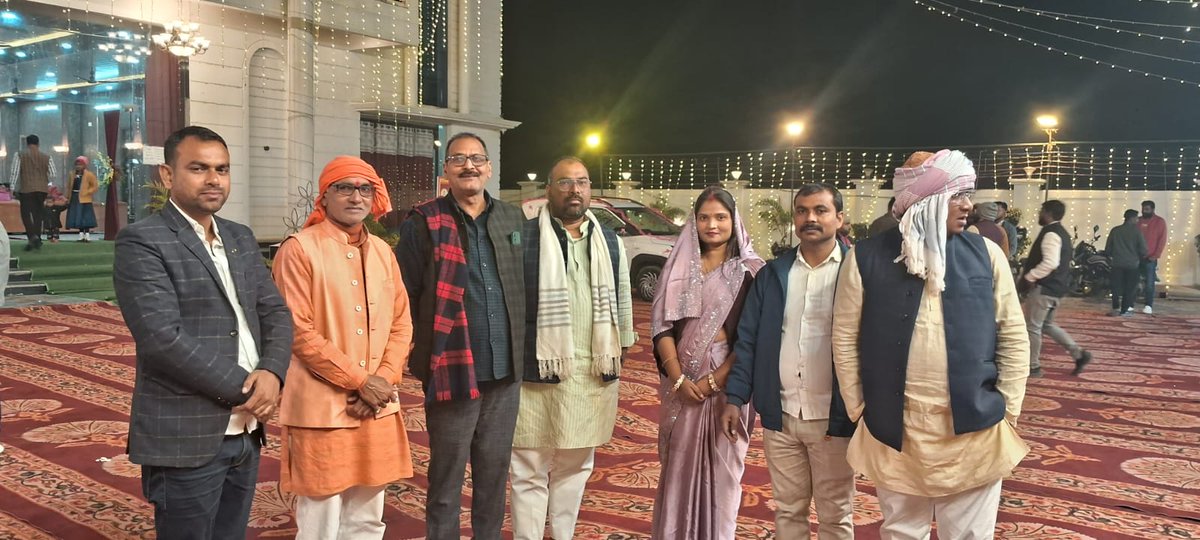 वरिष्ठ भाजपा नेता, ओजस्वी वक्ता, पूर्व जिला पंचायत सदस्य श्री मिथलेश बाबा जी की पुत्री की विवाह समारोह में सम्मिलित होकर अपनी शुभकामनाएं प्रेषित किया।