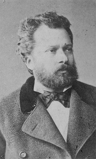 Atatürk başta olmak üzere Cumhuriyetinin kurucu kuşağını kimse onun kadar etkilememiştir. Vatan ve Hürriyet şairi Namık Kemal’e rahmet ve saygıyla. 
“Ölürsem görmeden millete, ümit ettiğim feyzi,
Yazılsın sengi kabrimde
Vatan mahzun, ben mahzun…”
#namıkkemal