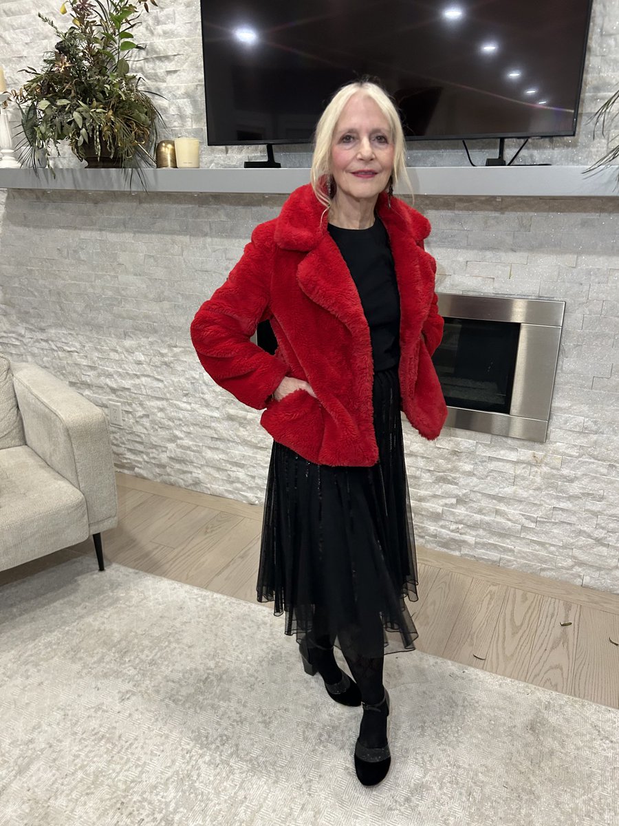 TheRosesP's tweet image. Another photo from my #model photoshoot.                Have a terrific Tuesday guys❤️🌺! #Tuesday thoughts